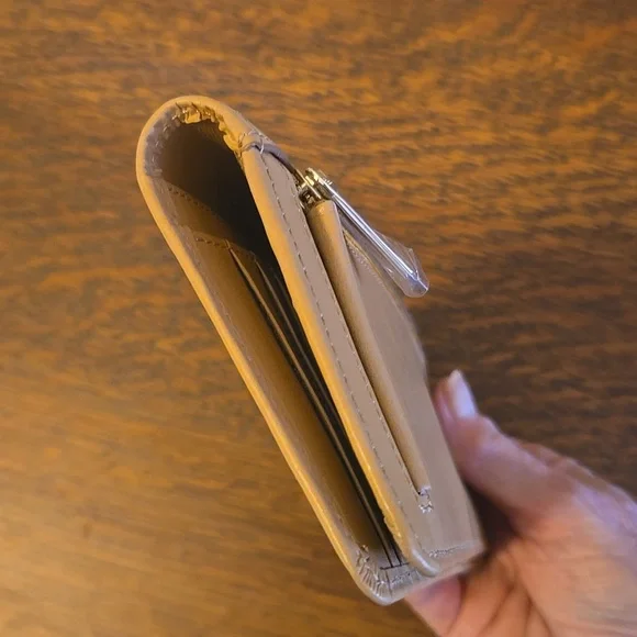 Brahmin Ady Wallet In Creme Talitha Leather NWOT - Picture 16 of 16